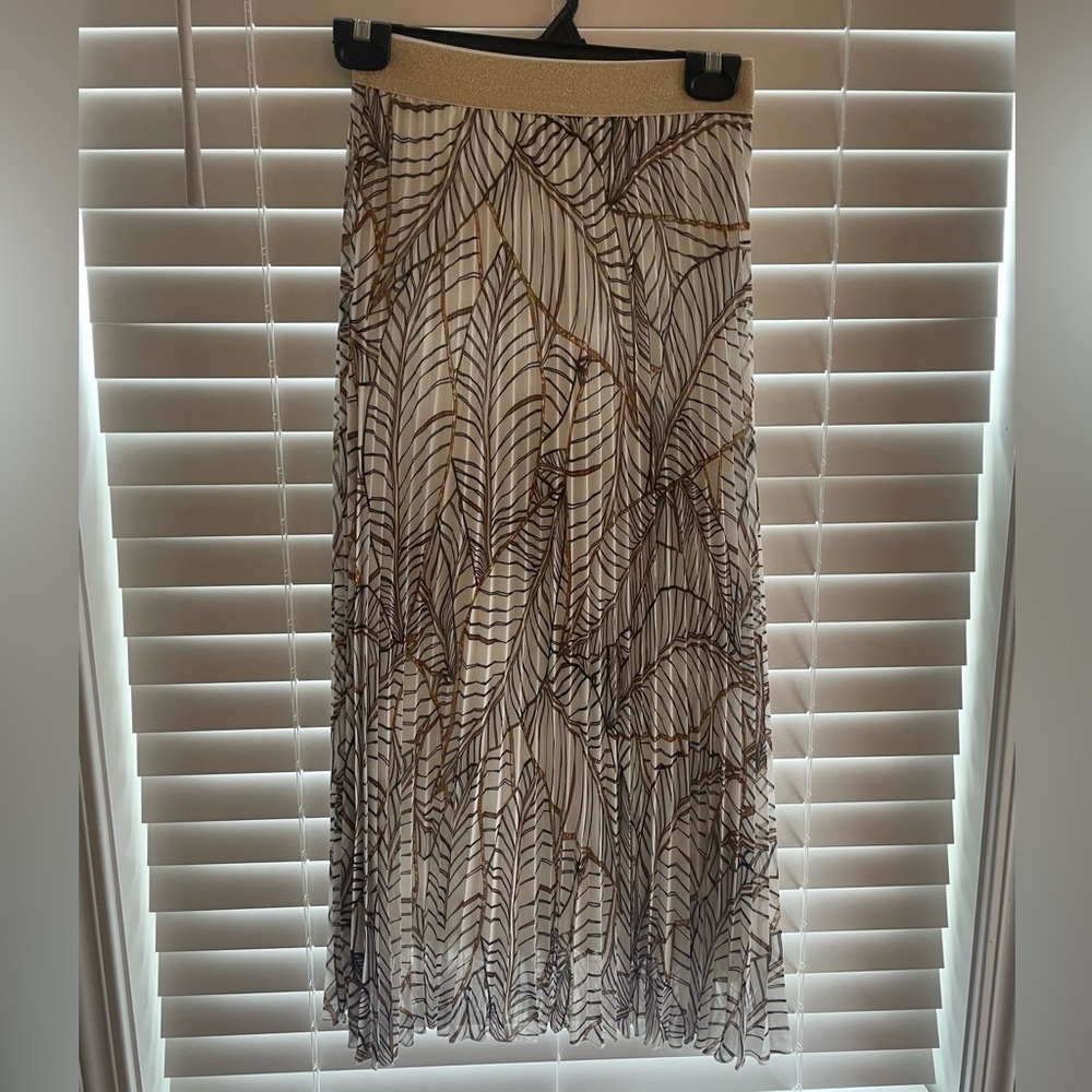 New Without Tags Esqualo Pleated Neutral Palm Print Skirt
